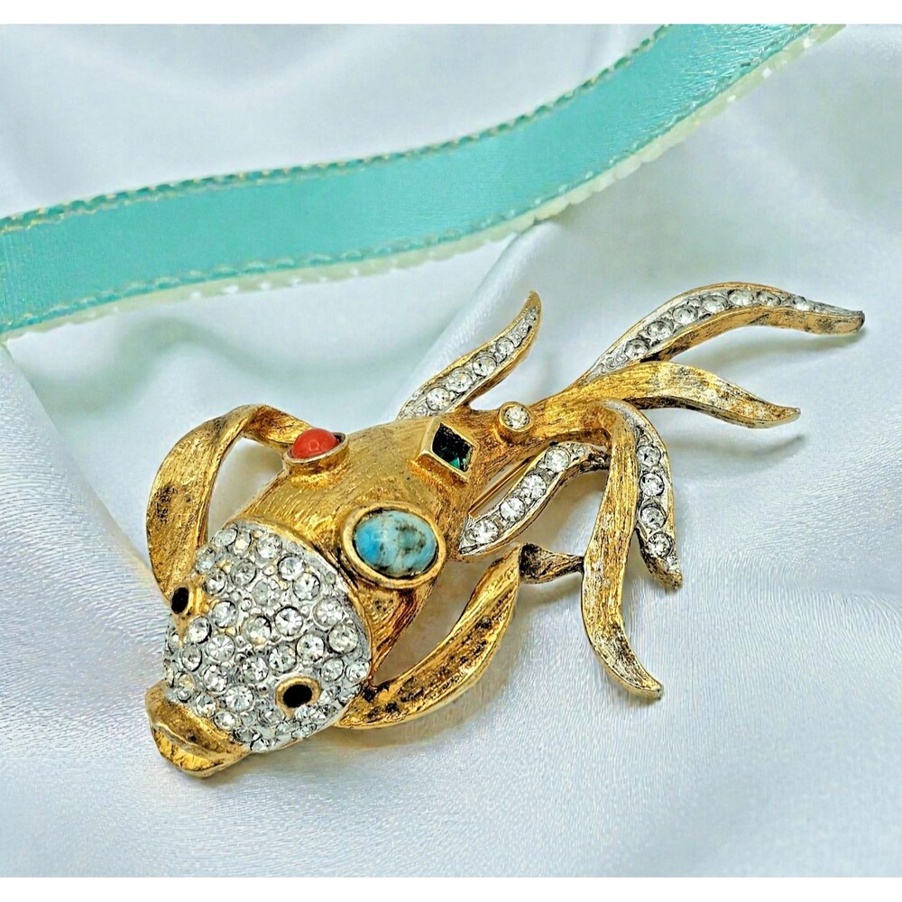 Vogue JLRY Koi Fish Brooch Vintage Rhinestone Cabochon Gold Tone 60s Estate Pin